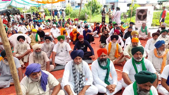 ਗੰਨੇ ਦੀ ਅਦਾਇਗੀ ਨਾ ਹੋਣ ਕਾਰਨ ਕਿਸਾਨਾਂ ਨੇ ਅੰਮ੍ਰਿਤਸਰ-ਦਿੱਲੀ ਮਾਰਗ ਕੀਤਾ