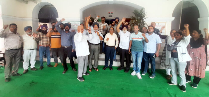 ਪੀ.ਐਸ.ਐਮ.ਐਸ.ਯੂ. ਦੀ ਪਟਿਆਲਾ ਬਾਡੀ ਵਲੋਂ ਮੰਗਾਂ ਲਈ ਪੰਜਾਬ ਸਰਕਾਰ ਖਿਲਾਫ ਰੋਸ ਪ੍ਰਦਰਸ਼ਨ