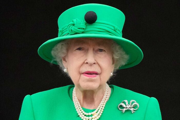 Macquarie street east to commemorate her majesty queen Elizabeth II
