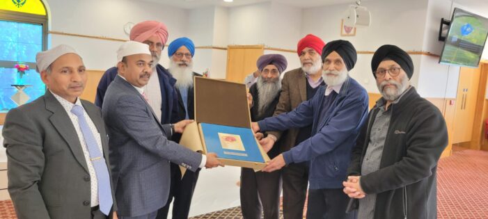 ਗਲਾਸਗੋ: ਕੌਂਸਲ ਜਨਰਲ ਆਫ ਇੰਡੀਆ ਐਡਿਨਬਰਾ ਵੱਲੋਂ ਲਗਾਏ ਕੈਂਪ ਦਾ ਸੈਂਕੜੇ ਲੋਕਾਂ ਨੇ ਲਾਹਾ ਲਿਆ ਗਲਾਸਗੋ: ਕੌਂਸਲ ਜਨਰਲ ਆਫ ਇੰਡੀਆ ਐਡਿਨਬਰਾ ਵੱਲੋਂ ਲਗਾਏ ਕੈਂਪ ਦਾ ਸੈਂਕੜੇ ਲੋਕਾਂ ਨੇ ਲਾਹਾ ਲਿਆ