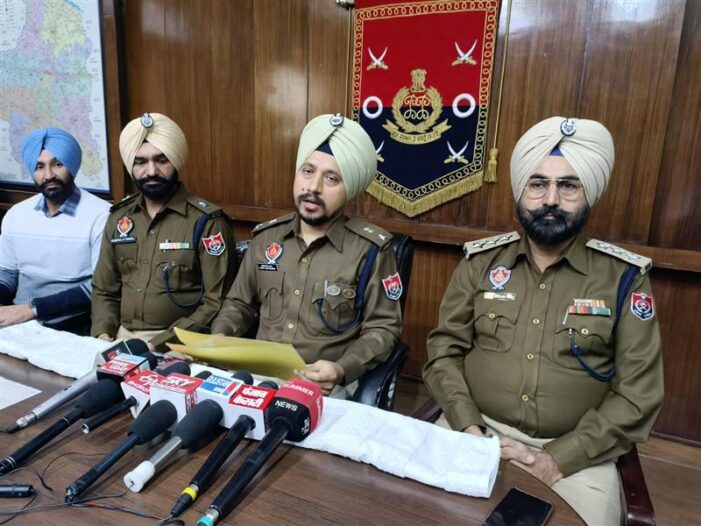 ਮਾਂ ਦਾ ਇਲਾਜ ਕਰਵਾਉਣ ਲਈ ਫ਼ਿਰੌਤੀ ਮੰਗਣ ਵਾਲਾ ਨਾਬਾਲਗ ਗ੍ਰਿਫ਼ਤਾਰ