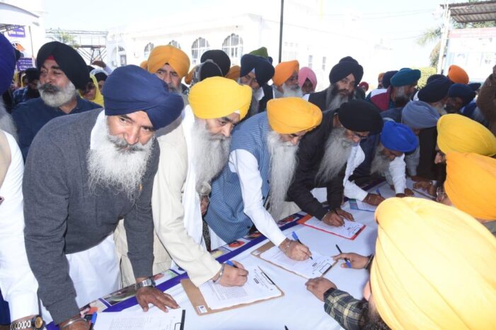 ਤਖ਼ਤ ਕੇਸਗੜ੍ਹ ਸਾਹਿਬ ਤੋਂ ਸ਼੍ਰੋਮਣੀ ਕਮੇਟੀ ਨੇ ਬੰਦੀ ਸਿੰਘਾਂ ਦੀ ਰਿਹਾਈ ਲਈ ਸ਼ੁਰੂ ਕੀਤੀ ਦਸਤਖ਼ਤ ਮੁਹਿੰਮ