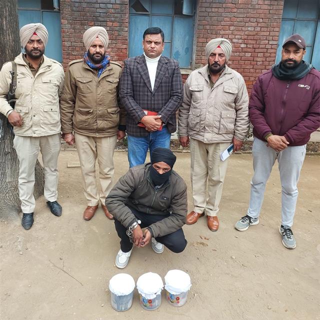 ਪਾਕਿਸਤਾਨ ਤੋਂ ਹੈਰੋਇਨ ਮੰਗਵਾਉਣ ਵਾਲੇ ਗਰੋਹ ਦਾ ਮੈਂਬਰ ਕਾਬੂ