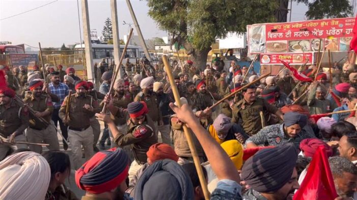 ਮੁੱਖ ਮੰਤਰੀ ਦੀ ਕੋਠੀ ਅੱਗੇ ਪ੍ਰਦਰਸ਼ਨਕਾਰੀ ਮਜ਼ਦੂਰਾਂ ’ਤੇ ਪੁਲੀਸ ਨੇ ਲਾਠੀਚਾਰਜ ਕੀਤਾ