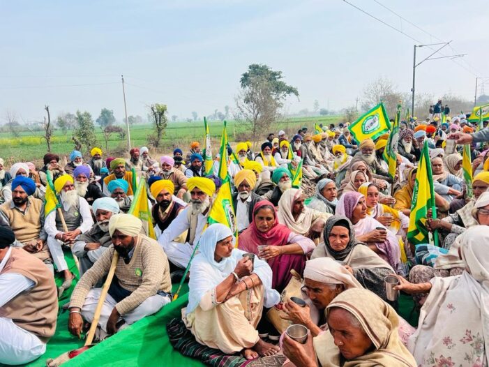 ਭਾਕਿਯੂ ਏਕਤਾ ਉਗਰਾਹਾਂ ਨੇ ਮਾਨਸਾ ਨੇੜੇ ਦਿੱਲੀ-ਬਠਿੰਡਾ ਰੇਲਵੇ ਲਾਈਨ ’ਤੇ ਅਣਮਿੱਥੇ ਸਮੇਂ ਲਈ ਧਰਨਾ ਲਾਇਆ ਭਾਕਿਯੂ ਏਕਤਾ ਉਗਰਾਹਾਂ ਨੇ ਮਾਨਸਾ ਨੇੜੇ ਦਿੱਲੀ-ਬਠਿੰਡਾ ਰੇਲਵੇ ਲਾਈਨ ’ਤੇ ਅਣਮਿੱਥੇ ਸਮੇਂ ਲਈ ਧਰਨਾ ਲਾਇਆ