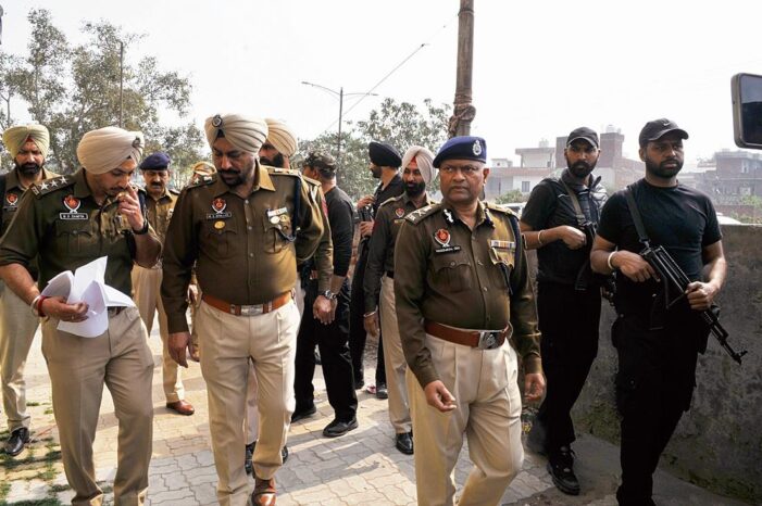 ਐੱਨਆਈਏ ਨੇ ਪੰਜਾਬ ਸਣੇ 8 ਰਾਜਾਂ ਵਿੱਚ 70 ਥਾਵਾਂ ’ਤੇ ਮਾਰੇ ਛਾਪੇ ਐੱਨਆਈਏ ਨੇ ਪੰਜਾਬ ਸਣੇ 8 ਰਾਜਾਂ ਵਿੱਚ 70 ਥਾਵਾਂ ’ਤੇ ਮਾਰੇ ਛਾਪੇ