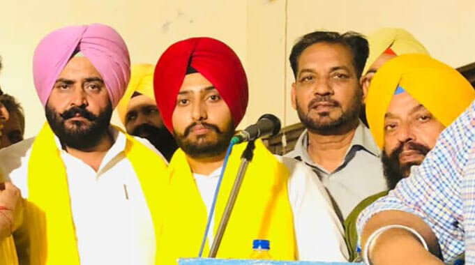 ਵਿਧਾਇਕ ਪਠਾਣਮਾਜਰਾ ਵਲੋਂ ਹਰਿੰਦਰ ਹਾਂਡਾ ਆਮ ਆਦਮੀ ਪਾਰਟੀ ਦੇ ਸਨੌਰ ਤੋਂ ਮੀਤ ਪ੍ਰਧਾਨ ਨਿਯੁਕਤ ਵਿਧਾਇਕ ਪਠਾਣਮਾਜਰਾ ਵਲੋਂ ਹਰਿੰਦਰ ਹਾਂਡਾ ਆਮ ਆਦਮੀ ਪਾਰਟੀ ਦੇ ਸਨੌਰ ਤੋਂ ਮੀਤ ਪ੍ਰਧਾਨ ਨਿਯੁਕਤ