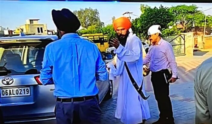 ਅੰਮ੍ਰਿਤਪਾਲ ਸਿੰਘ ਨੂੰ ਪੰਜਾਬ ਪੁਲੀਸ ਨੇ ਗ੍ਰਿਫ਼ਤਾਰ ਕੀਤਾ ਅੰਮ੍ਰਿਤਪਾਲ ਸਿੰਘ ਨੂੰ ਪੰਜਾਬ ਪੁਲੀਸ ਨੇ ਗ੍ਰਿਫ਼ਤਾਰ ਕੀਤਾ