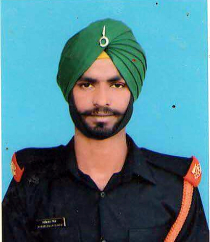 ਬਟਾਲਾ: ਹਮਲੇ ਤੋਂ ਕੁੱਝ ਦੇਰ ਪਹਿਲਾਂ 3 ਸਾਲ ਦੀ ਧੀ ਨਾਲ ਵੀਡੀਓ ਕਾਲ ਰਾਹੀਂ ਗੱਲ ਕੀਤੀ ਸੀ ਸ਼ਹੀਦ ਹਰਕ੍ਰਿਸ਼ਨ ਸਿੰਘ ਨੇ ਬਟਾਲਾ: ਹਮਲੇ ਤੋਂ ਕੁੱਝ ਦੇਰ ਪਹਿਲਾਂ 3 ਸਾਲ ਦੀ ਧੀ ਨਾਲ ਵੀਡੀਓ ਕਾਲ ਰਾਹੀਂ ਗੱਲ ਕੀਤੀ ਸੀ ਸ਼ਹੀਦ ਹਰਕ੍ਰਿਸ਼ਨ ਸਿੰਘ ਨੇ