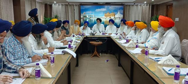 ਮਹਾਰਾਜਾ ਰਣਜੀਤ ਸਿੰਘ ਦੇ ਰਾਜ ਵੇਲੇ ਦੇ ਝੰਡੇ ਨੂੰ ਖ਼ਾਲਿਸਤਾਨ ਦਾ ਕਰਾਰ ਦੇਣ ਵਾਲੇ ਚੈਨਲਾਂ ਤੇ ਪੁਲੀਸ ਅਧਿਕਾਰੀਆਂ ਨੂੰ ਸ਼੍ਰੋਮਣੀ ਕਮੇਟੀ ਨੇ ਨੋਟਿਸ ਭੇਜੇ ਮਹਾਰਾਜਾ ਰਣਜੀਤ ਸਿੰਘ ਦੇ ਰਾਜ ਵੇਲੇ ਦੇ ਝੰਡੇ ਨੂੰ ਖ਼ਾਲਿਸਤਾਨ ਦਾ ਕਰਾਰ ਦੇਣ ਵਾਲੇ ਚੈਨਲਾਂ ਤੇ ਪੁਲੀਸ ਅਧਿਕਾਰੀਆਂ ਨੂੰ ਸ਼੍ਰੋਮਣੀ ਕਮੇਟੀ ਨੇ ਨੋਟਿਸ ਭੇਜੇ