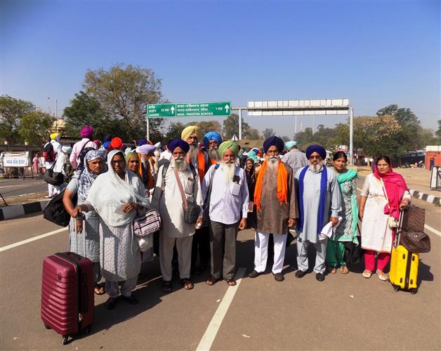 ਖਾਲਸਾ ਸਾਜਣਾ ਦਿਵਸ ਮਨਾਉਣ ਲਈ 2475 ਮੈਂਬਰੀ ਸਿੱਖ ਜਥਾ ਪਾਕਿਸਤਾਨ ਰਵਾਨਾ ਖਾਲਸਾ ਸਾਜਣਾ ਦਿਵਸ ਮਨਾਉਣ ਲਈ 2475 ਮੈਂਬਰੀ ਸਿੱਖ ਜਥਾ ਪਾਕਿਸਤਾਨ ਰਵਾਨਾ