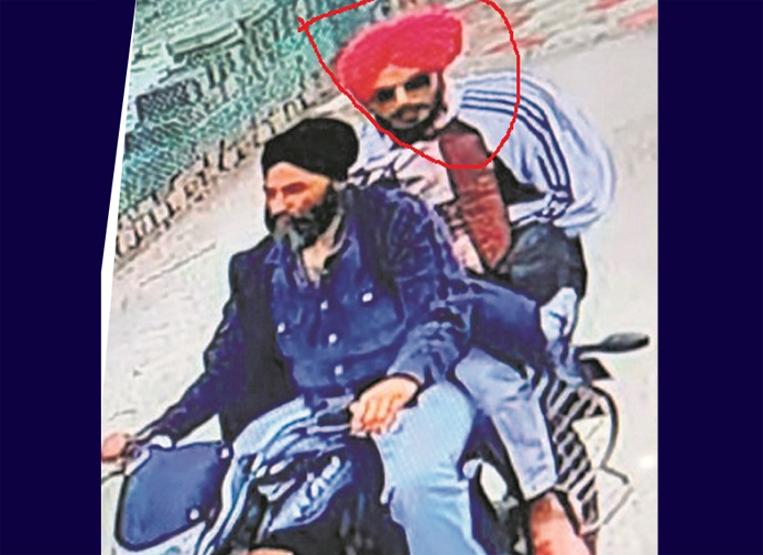 ਸੋਸ਼ਲ ਮੀਡੀਆ ‘ਤੇ ਵਾਇਰਲ ਹੋ ਰਹੀ ਫੋਟੋ ਅੰਮ੍ਰਿਤਪਾਲ ਦੀ ਨਹੀਂ ਸੋਸ਼ਲ ਮੀਡੀਆ ‘ਤੇ ਵਾਇਰਲ ਹੋ ਰਹੀ ਫੋਟੋ ਅੰਮ੍ਰਿਤਪਾਲ ਦੀ ਨਹੀਂ
