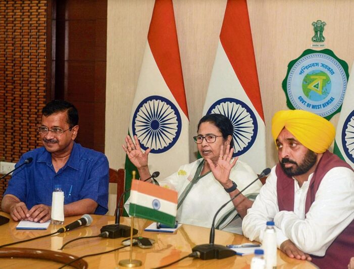 ਕੇਂਦਰੀ ਆਰਡੀਨੈਂਸ : ਮਮਤਾ ਵੱਲੋਂ ਕੇਜਰੀਵਾਲ ਦੀ ਹਮਾਇਤ ਕੇਂਦਰੀ ਆਰਡੀਨੈਂਸ : ਮਮਤਾ ਵੱਲੋਂ ਕੇਜਰੀਵਾਲ ਦੀ ਹਮਾਇਤ