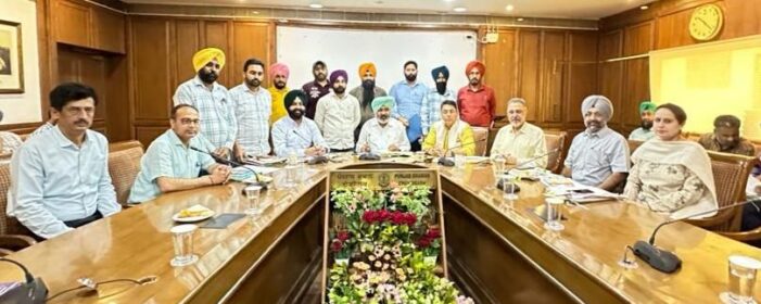 ਪਨਬੱਸ ਦੀਆਂ 587 ਬੱਸਾਂ ਦਾ ਪੰਜਾਬ ਰੋਡਵੇਜ਼ ’ਚ ਕੀਤਾ ਜਾਵੇਗਾ ਰਲੇਵਾਂ ਪਨਬੱਸ ਦੀਆਂ 587 ਬੱਸਾਂ ਦਾ ਪੰਜਾਬ ਰੋਡਵੇਜ਼ ’ਚ ਕੀਤਾ ਜਾਵੇਗਾ ਰਲੇਵਾਂ