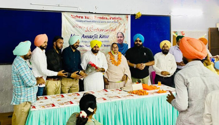 ਨਹਿਰੂ ਯੁਵਾ ਕੇਂਦਰ ਦੀ ਲੇਖਾਕਾਰ ਮੈਡਮ ਅਮਰਜੀਤ ਕੌਰ ਦੀ ਸੇਵਾ ਮੁਕਤੀ ’ਤੇ ਸ਼ਾਨਦਾਰ ਵਿਦਾਇਗੀ ਨਹਿਰੂ ਯੁਵਾ ਕੇਂਦਰ ਦੀ ਲੇਖਾਕਾਰ ਮੈਡਮ ਅਮਰਜੀਤ ਕੌਰ ਦੀ ਸੇਵਾ ਮੁਕਤੀ ’ਤੇ ਸ਼ਾਨਦਾਰ ਵਿਦਾਇਗੀ