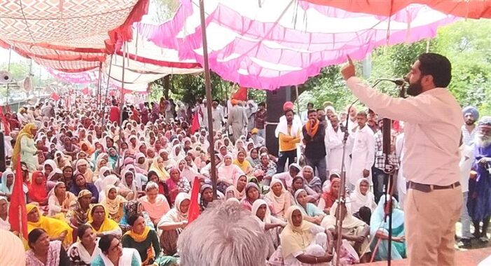 ਮਜ਼ਦੂਰਾਂ ਵੱਲੋਂ ਮੁੱਖ ਮੰਤਰੀ ਦੀ ਕੋਠੀ ਅੱਗੇ ਧਰਨਾ ਮਜ਼ਦੂਰਾਂ ਵੱਲੋਂ ਮੁੱਖ ਮੰਤਰੀ ਦੀ ਕੋਠੀ ਅੱਗੇ ਧਰਨਾ
