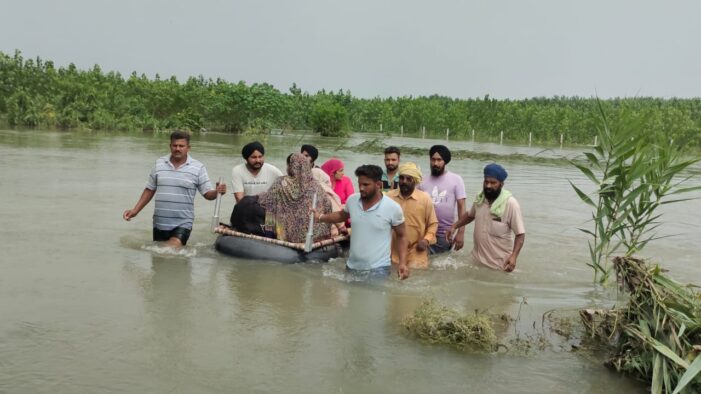 ਸਤਲੁਜ ਦਰਿਆ ’ਚ ਪਾਣੀ ਛੱਡਣ ਕਾਰਨ ਰੂਪਨਗਰ ਜ਼ਿਲ੍ਹੇ ਦੇ ਪਿੰਡਾਂ ਅੰਦਰ ਮਚੀ ਤਬਾਹੀ ਸਤਲੁਜ ਦਰਿਆ ’ਚ ਪਾਣੀ ਛੱਡਣ ਕਾਰਨ ਰੂਪਨਗਰ ਜ਼ਿਲ੍ਹੇ ਦੇ ਪਿੰਡਾਂ ਅੰਦਰ ਮਚੀ ਤਬਾਹੀ