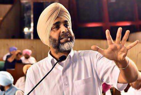 ਵਿਜੀਲੈਂਸ ਨੇ ਪੰਜਾਬ ਦੇ ਸਾਬਕਾ ਵਿੱਤ ਮੰਤਰੀ ਮਨਪ੍ਰੀਤ ਬਾਦਲ ਖ਼ਿਲਾਫ਼ ਲੁੱਕਆਊਟ ਸਰਕੂਲਰ ਜਾਰੀ ਕੀਤਾ