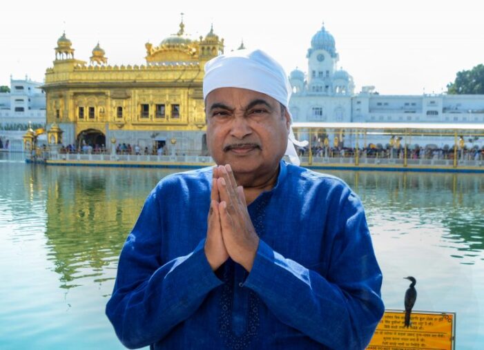 ਗਡਕਰੀ ਨੇ ਹਰਿਮੰਦਰ ਸਾਹਿਬ ’ਚ ਮੱਥਾ ਟੇਕਿਆ