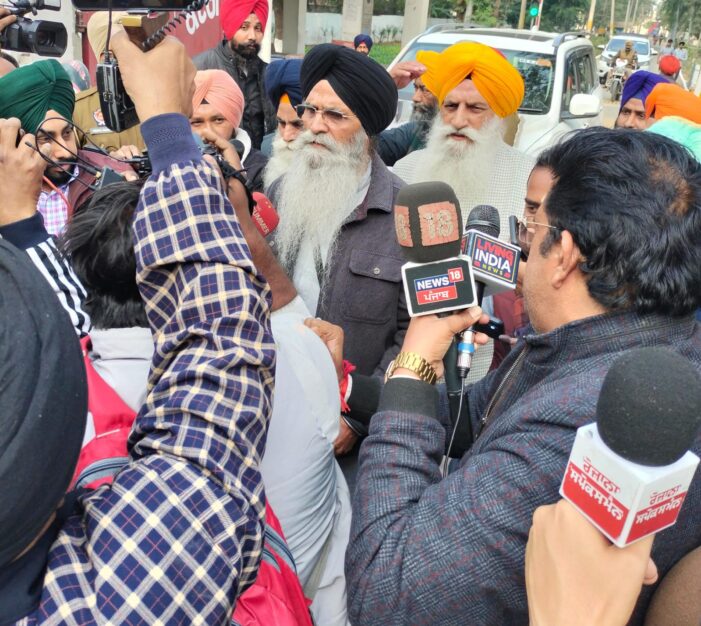 ਰਾਜੋਆਣਾ ਰਹਿਮ ਦੀ ਅਪੀਲ ਵਾਪਸ ਕਰਵਾਉਣ ਲਈ ਬਜ਼ਿੱਦ, ਪਟਿਆਲਾ ਜੇਲ੍ਹ ’ਚ ਧਾਮੀ ਵੱਲੋਂ ਮੁਲਾਕਾਤ ਰਾਜੋਆਣਾ ਰਹਿਮ ਦੀ ਅਪੀਲ ਵਾਪਸ ਕਰਵਾਉਣ ਲਈ ਬਜ਼ਿੱਦ, ਪਟਿਆਲਾ ਜੇਲ੍ਹ ’ਚ ਧਾਮੀ ਵੱਲੋਂ ਮੁਲਾਕਾਤ