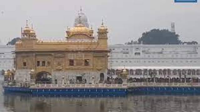 ਬਾਬਾ ਨਾਨਕ ਜੀ ਦੇ ਗੁਰਪੁਰਬ ‘ਤੇ ਲੱਖਾਂ ਦੀ ਗਿਣਤੀ ‘ਚ ਸੰਗਤਾਂ ਸ੍ਰੀ ਹਰਿਮੰਦਰ ਸਾਹਿਬ ਮੱਥਾ ਟੇਕਣ ਪਹੁੰਚੀਆਂ ਬਾਬਾ ਨਾਨਕ ਜੀ ਦੇ ਗੁਰਪੁਰਬ ‘ਤੇ ਲੱਖਾਂ ਦੀ ਗਿਣਤੀ ‘ਚ ਸੰਗਤਾਂ ਸ੍ਰੀ ਹਰਿਮੰਦਰ ਸਾਹਿਬ ਮੱਥਾ ਟੇਕਣ ਪਹੁੰਚੀਆਂ
