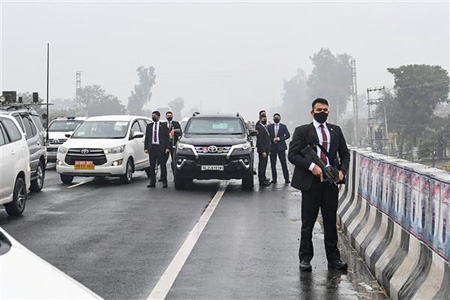 ਪ੍ਰਧਾਨ ਮੰਤਰੀ ਦੀ ਸੁਰੱਖਿਆ ਖ਼ਾਮੀਆਂ ਦੇ ਦੋਸ਼ ਹੇਠ ਬਠਿੰਡਾ ਦਾ ਐੱਸਪੀ ਮੁਅੱਤਲ ਪ੍ਰਧਾਨ ਮੰਤਰੀ ਦੀ ਸੁਰੱਖਿਆ ਖ਼ਾਮੀਆਂ ਦੇ ਦੋਸ਼ ਹੇਠ ਬਠਿੰਡਾ ਦਾ ਐੱਸਪੀ ਮੁਅੱਤਲ