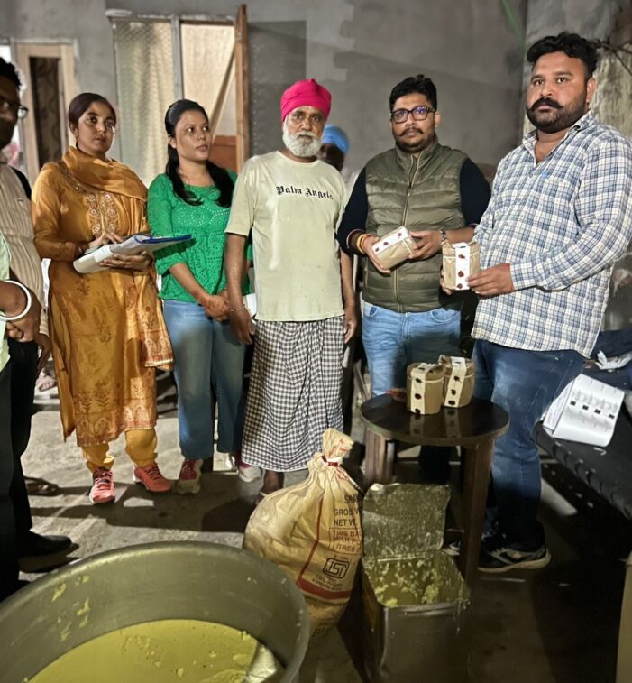 ਰਮਦਾਸ: ਸਪਰੇਟਾ ਦੁੱਧ ’ਚ ਤੇਲ ਮਿਲਾ ਕੇ ਬਣਾਇਆ 337 ਕਿਲੋਗ੍ਰਾਮ ਖੋਆ ਬਰਾਮਦ ਰਮਦਾਸ: ਸਪਰੇਟਾ ਦੁੱਧ ’ਚ ਤੇਲ ਮਿਲਾ ਕੇ ਬਣਾਇਆ 337 ਕਿਲੋਗ੍ਰਾਮ ਖੋਆ ਬਰਾਮਦ