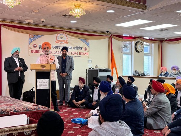 ਨਿਊਯਾਰਕ ਦੇ ਗੁਰਦੁਆਰੇ ’ਚ ਭਾਰਤੀ ਰਾਜਦੂਤ ਤਰਨਜੀਤ ਸਿੰਘ ਸੰਧੂ ਦੀ ਖਿੱਚ-ਧੂਹ ਨਿਊਯਾਰਕ ਦੇ ਗੁਰਦੁਆਰੇ ’ਚ ਭਾਰਤੀ ਰਾਜਦੂਤ ਤਰਨਜੀਤ ਸਿੰਘ ਸੰਧੂ ਦੀ ਖਿੱਚ-ਧੂਹ