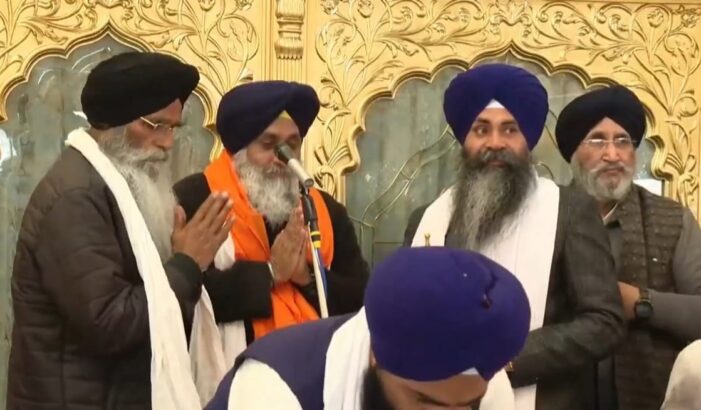 ਸੁਖਬੀਰ ਬਾਦਲ ਨੇ ਬੇਅਦਬੀ ਅਤੇ ਦੋਸ਼ੀਆਂ ਦੀ ਗ੍ਰਿਫ਼ਤਾਰੀ ’ਚ ਅਸਫ਼ਲਤਾ ਲਈ ਪੰਥ ਕੋਲੋਂ ਮੁਆਫ਼ੀ ਮੰਗੀ ਸੁਖਬੀਰ ਬਾਦਲ ਨੇ ਬੇਅਦਬੀ ਅਤੇ ਦੋਸ਼ੀਆਂ ਦੀ ਗ੍ਰਿਫ਼ਤਾਰੀ ’ਚ ਅਸਫ਼ਲਤਾ ਲਈ ਪੰਥ ਕੋਲੋਂ ਮੁਆਫ਼ੀ ਮੰਗੀ