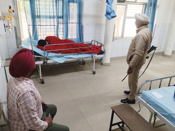 ਪੁਲੀਸ ਮੁਕਾਬਲੇ ’ਚ ਲੁਟੇਰਾ ਜ਼ਖ਼ਮੀ, ਸਾਥੀ ਫ਼ਰਾਰ ਪੁਲੀਸ ਮੁਕਾਬਲੇ ’ਚ ਲੁਟੇਰਾ ਜ਼ਖ਼ਮੀ, ਸਾਥੀ ਫ਼ਰਾਰ