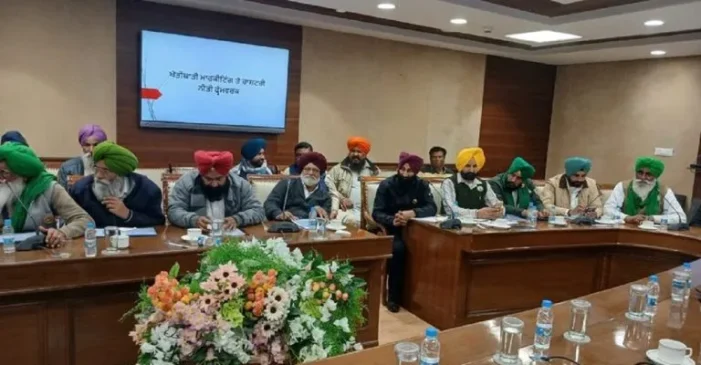 ਕਿਸਾਨ ਯੂਨੀਅਨਾਂ ਨੇ ਪੰਜਾਬ ਸਰਕਾਰ ਨੂੰ ਕੇਂਦਰ ਦੀ ਮਾਰਕੀਟਿੰਗ ਰੱਦ ਕਰਨ ਲਈ ਕਿਹਾ ਕਿਸਾਨ ਯੂਨੀਅਨਾਂ ਨੇ ਪੰਜਾਬ ਸਰਕਾਰ ਨੂੰ ਕੇਂਦਰ ਦੀ ਮਾਰਕੀਟਿੰਗ ਰੱਦ ਕਰਨ ਲਈ ਕਿਹਾ