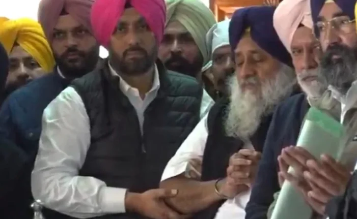 ਧਾਰਮਿਕ ਸਜ਼ਾ ਪੂਰੀ ਕਰਨ ਮਗਰੋਂ ਸੁਖਬੀਰ ਬਾਦਲ ਸ੍ਰੀ ਅਕਾਲ ਤਖ਼ਤ ਅੱਗੇ ਪੇਸ਼ ਹੋਏ