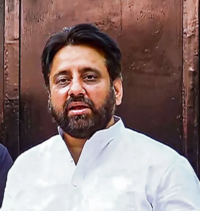 ‘ਆਪ’ ਵਿਧਾਇਕ ਅਮਾਨਤੁੱਲਾ ਖਾਨ ਨੂੰ ਗ੍ਰਿਫਤਾਰ ਕਰਨ ਲਈ ਦਿੱਲੀ ਪੁਲੀਸ ਵੱਲੋਂ ਛਾਪੇਮਾਰੀ ਜਾਰੀ