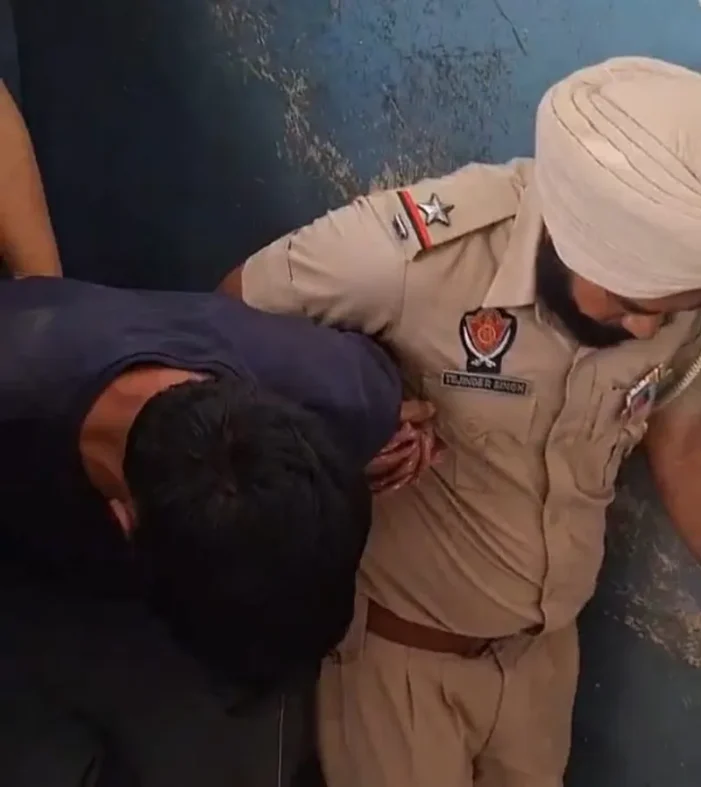 ਹਰਿਮੰਦਰ ਸਾਹਿਬ ਦੀ ਸਰਾਂ ’ਚ ਪਰਵਾਸੀ ਵੱਲੋਂ ਸ਼੍ਰੋਮਣੀ ਕਮੇਟੀ ਮੁਲਾਜ਼ਮਾਂ ’ਤੇ ਰਾਡ ਨਾਲ ਹਮਲਾ
