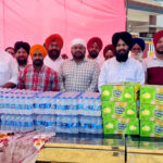 ਵਿਸਾਖੀ ਮੌਕੇ ਲਗਾਏ ਗਏ ਲੰਗਰ ਦੌਰਾਨ ਰੀਗਨ ਆਹਲੂਵਾਲੀਆ, ਗੁਰਦੇਵ ਸਿੰਘ ਹਾਂਡਾ, ਕੁਲਵਿੰਦਰ ਸਿੰਘ ਟੋਨੀ, ਜਗਮਿੰਦਰ ਸਿੰਘ ਸਵਾਜਪੁਰ ਤੇ ਹੋਰ।