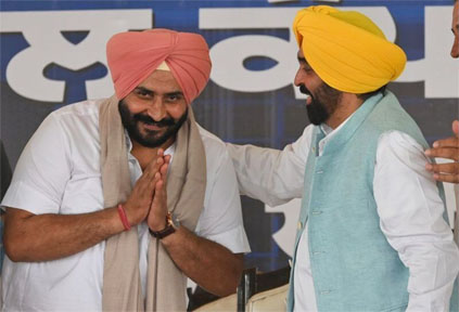 ‘ਆਪ’ ਵਿਧਾਇਕ ਹਰਮੀਤ ਸਿੰਘ ਪਠਾਣਮਾਜਰਾ ਦੀ ਪੈੜ ਨੱਪਣ ਲਈ ਐਂਟੀ ਗੈਂਗਸਟਰ ਟਾਸਕ ਫੋਰਸ ਤਾਇਨਾਤ ‘ਆਪ’ ਵਿਧਾਇਕ ਹਰਮੀਤ ਸਿੰਘ ਪਠਾਣਮਾਜਰਾ ਦੀ ਪੈੜ ਨੱਪਣ ਲਈ ਐਂਟੀ ਗੈਂਗਸਟਰ ਟਾਸਕ ਫੋਰਸ ਤਾਇਨਾਤ