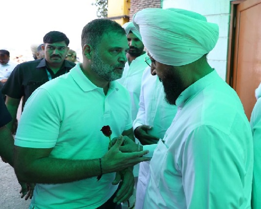 ਰਾਹੁਲ ਗਾਂਧੀ ਹੜ੍ਹ ਪ੍ਰਭਾਵਿਤ ਇਲਾਕਿਆਂ ਦੇ ਦੌਰੇ ਲਈ ਅੰਮ੍ਰਿਤਸਰ ਪੁੱਜੇ ਰਾਹੁਲ ਗਾਂਧੀ ਹੜ੍ਹ ਪ੍ਰਭਾਵਿਤ ਇਲਾਕਿਆਂ ਦੇ ਦੌਰੇ ਲਈ ਅੰਮ੍ਰਿਤਸਰ ਪੁੱਜੇ