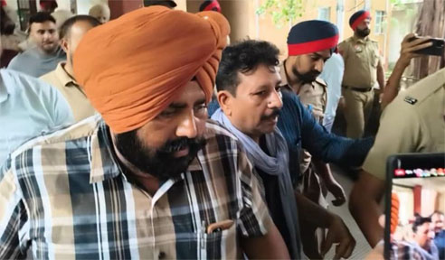 ਵਿਧਾਇਕ ਰਮਨ ਅਰੋੜਾ ਜ਼ਮਾਨਤ ਮਿਲਣ ਤੋਂ ਇਕ ਦਿਨ ਮਗਰੋਂ ਨਵੇਂ ਕੇਸ ’ਚ ਗ੍ਰਿਫ਼ਤਾਰ ਵਿਧਾਇਕ ਰਮਨ ਅਰੋੜਾ ਜ਼ਮਾਨਤ ਮਿਲਣ ਤੋਂ ਇਕ ਦਿਨ ਮਗਰੋਂ ਨਵੇਂ ਕੇਸ ’ਚ ਗ੍ਰਿਫ਼ਤਾਰ