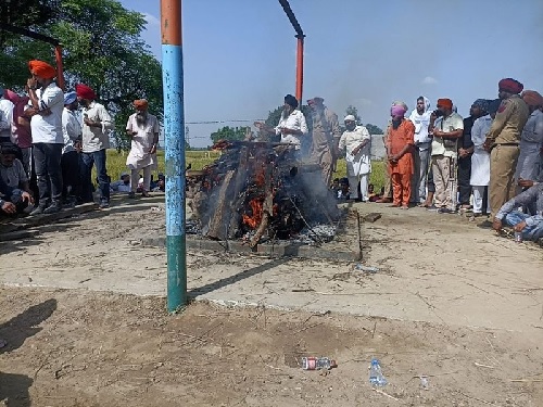 ਪੰਜ ਤੱਤਾਂ ਵਿੱਚ ਵਿਲੀਨ ਹੋਇਆ ਰਾਜਵੀਰ ਜਵੰਦਾ ਪੰਜ ਤੱਤਾਂ ਵਿੱਚ ਵਿਲੀਨ ਹੋਇਆ ਰਾਜਵੀਰ ਜਵੰਦਾ