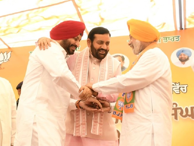 ਸਾਬਕਾ ਕੈਬਨਿਟ ਮੰਤਰੀ ਦਾ ਪੁੱਤਰ ਜਗਦੀਪ ਚੀਮਾ ਭਾਜਪਾ ਵਿੱਚ ਸ਼ਾਮਲ ਸਾਬਕਾ ਕੈਬਨਿਟ ਮੰਤਰੀ ਦਾ ਪੁੱਤਰ ਜਗਦੀਪ ਚੀਮਾ ਭਾਜਪਾ ਵਿੱਚ ਸ਼ਾਮਲ