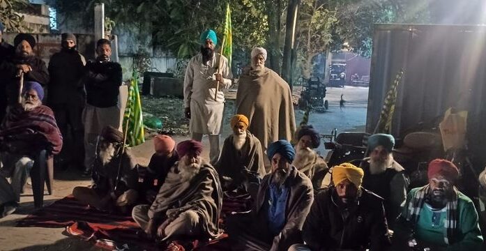 ਟਰਾਲੀ ਚੋਰੀ ਮਾਮਲਾ: ਈਓ ਦੀ ਕੋਠੀ ਬਾਹਰ ਲਗਾਤਾਰ ਪਹਿਰੇ ’ਤੇ ਡਟੇ ਕਿਸਾਨ