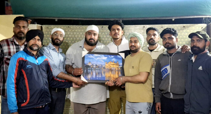 ਹਰਜੀਤ ਤੇ ਜਤਿੰਦਰ ਕੰਬੋਜ ਵਲੋਂ ਰੀਗਨ ਆਹਲੂਵਾਲੀਆ ਦਾ ਸਨਮਾਨ