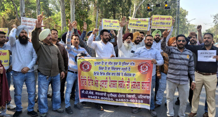 ਮੁਲਾਜ਼ਮਾਂ ਵਲੋਂ ਪੰਜਾਬ ਸਰਕਾਰ ਖਿਲਾਫ਼ ਜ਼ਬਰਦਸਤ ਰੋਸ-ਪ੍ਰਦਰਸ਼ਨ